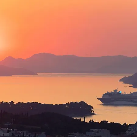 Tomas Deluxe דירה