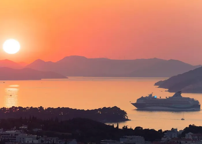 Tomas Deluxe 아파트